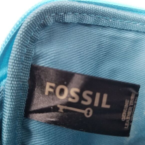 Small FOSSIL BAG with Key Accent - Picture 6 of 8